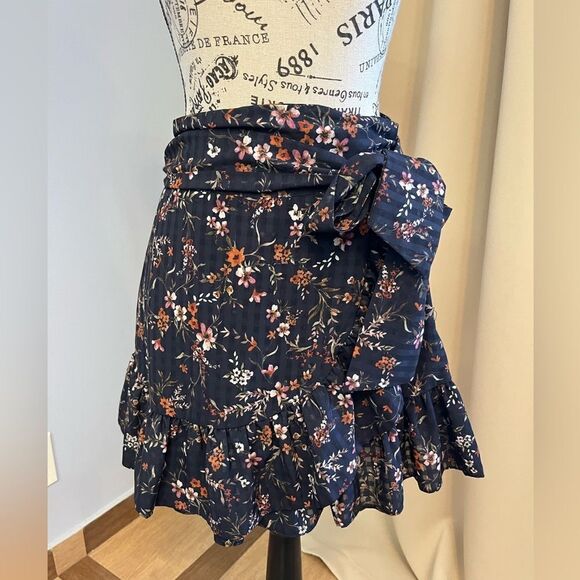 Tularosa
Maida Floral-Print Ruffle Mini Skirt - Picture 3 of 11